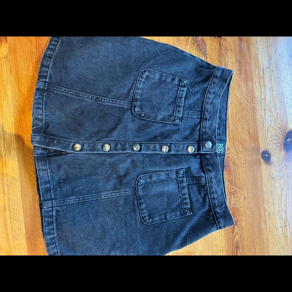 Women’s juniors large denim skirt snap front excellent condition